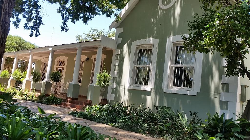 Bauhenia Guesthouse Potchefstroom Extérieur photo